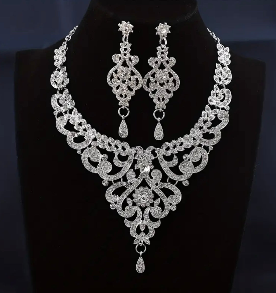 Out standing full rhinestone chandelier style jewelry set.